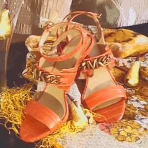 New WithTags Michael Kors Easy glamour leather sandals. Scarlett MK chain link.